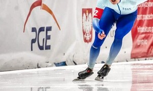 Zdjęcie przedstawia zawodników ZSMS Zakopane podczas Mistrzostw Polsk w Wieloboju Sprinterskim oraz w Wieloboju dużym Seniorów