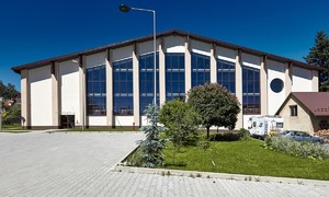 Zdjecia przedstawiają obiekt (szkołe, halę sportową, boisko) Zespołu Szkół Mistrzostwa Sportowego w Zakopanem