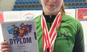 Zdjęcia przedstawiają zawodników SMS Zakopane podczas Mistrzostw Polski Młodzików 2024 w łyżwiarstwie szybkim
