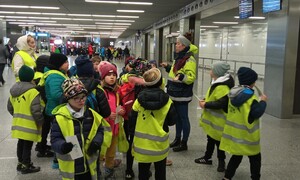 Zdjęcie przedstawia uczniów klas I, II i III SPMSpodczas wycieczki do Krakowa