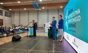Zdjęcie przedstawia uroczystości związane z otwarciem internatu szkolnego SMS Zakopane