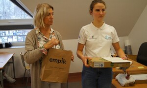 Zdjęcie przedstawia uczniów SMS Zakopane podczas XXII Powiatowego Konkursu Ortograficznego