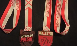 Zdjęcie przedstawia medale zawodników SMS Zakopane