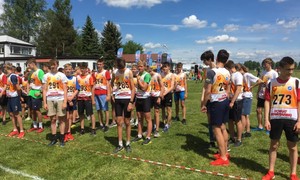 Zdjęcie przedstawia uczniów ZSMS Zakopane podczas Igrzysk Młodzieży Szkolnej w Nowym Targu