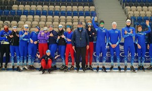 Zdjęcie przedstawia zawodników UKS przy ZSMS Zakopane dofinansowanych w ramach zadania Aktywizacja dzieci poprzez upowszechnianie wśród nich narciarstwa biegowego i łyżwiarstwa szybkiego.