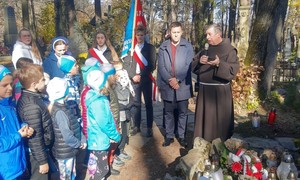 Zdjęcie przedstawia uroczystości z okazji Dnia Patrona w ZSMS Zakopane