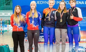 Zdjęcie przedstawia zawodników SMS Zakopane podczas Mistrzostw Polski Juniorów w łyżwiarstwie szybkim 2021