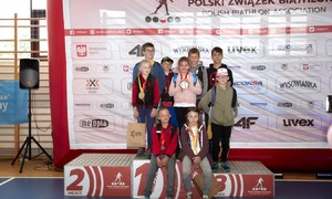 Zdjęcia przedstawiają uczestników zawodów Biathlon dla każdego