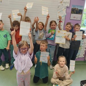 Zdjęcie przedstawia uczniów klasy 1b SPMS