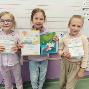 Zdjęcie przedstawia uczniów klasy 1b SPMS