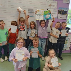 Zdjęcie przedstawia uczniów klasy 1b SPMS