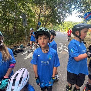 Zdjęcie przedstawia uczestników obozu sportowego UKS przy SMS Zakopane w Jarosławcu