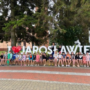 Zdjęcie przedstawia uczestników obozu sportowego UKS przy SMS Zakopane w Jarosławcu